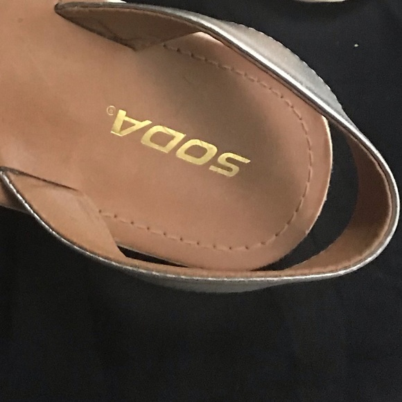 Cute Sandals - Picture 2 of 3